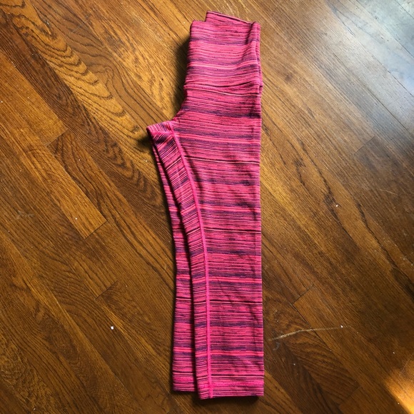 Lululemon Wunder Under Crop - Picture 4 of 4